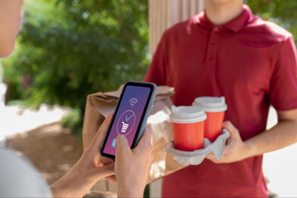 Prestação de serviço de entrega de alimentos através de aplicativo