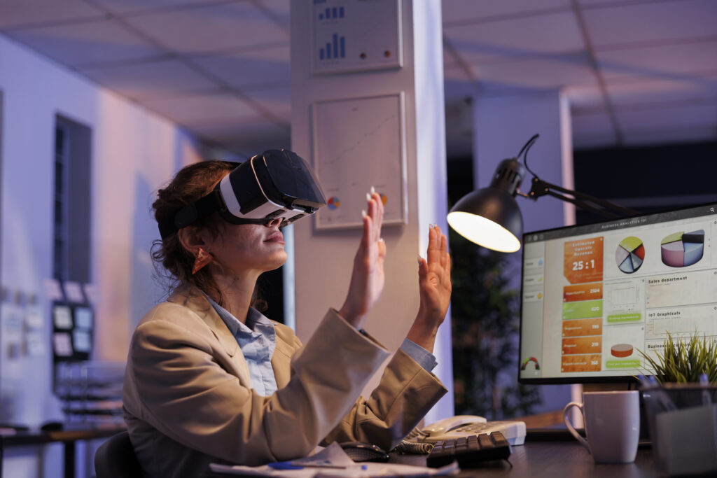 Tecnologias como o Apple Vision ilustram a força da inovação disruptiva: transformam experiências e criam novas formas de interação. Mas, para que esse impacto se sustente no tempo, é a inovação incremental que mantém a evolução constante.