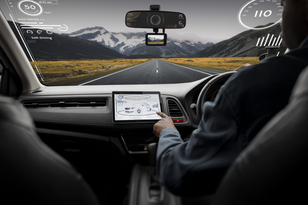Smart car navigation screen with speedometer, com visão computacional